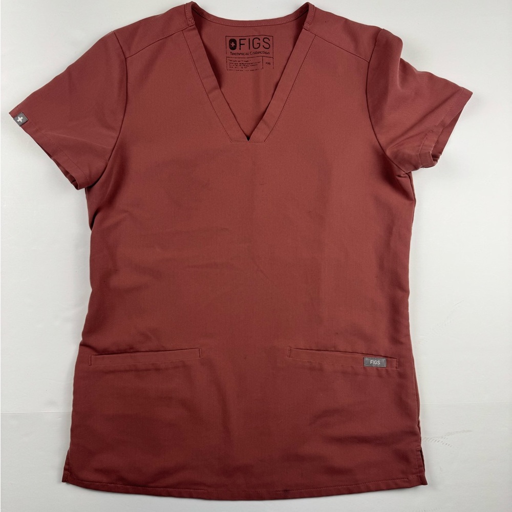 Figs Women's Short Sleeve V-Neck scrub Top in Peach size xxs